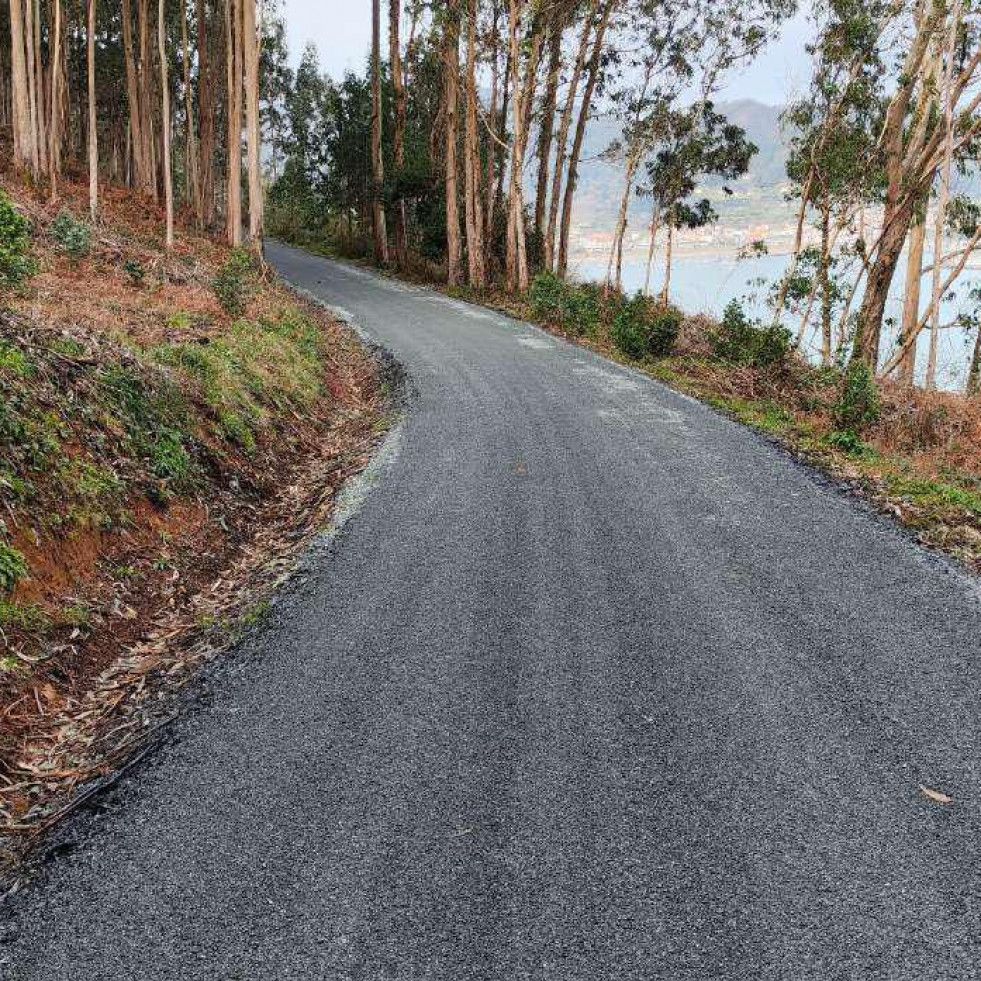 Cariño continúa la renovación de sus viales con la mejora del camino del Mazanteo