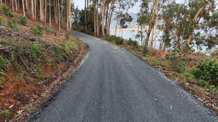 Cariño continúa la renovación de sus viales con la mejora del camino del Mazanteo