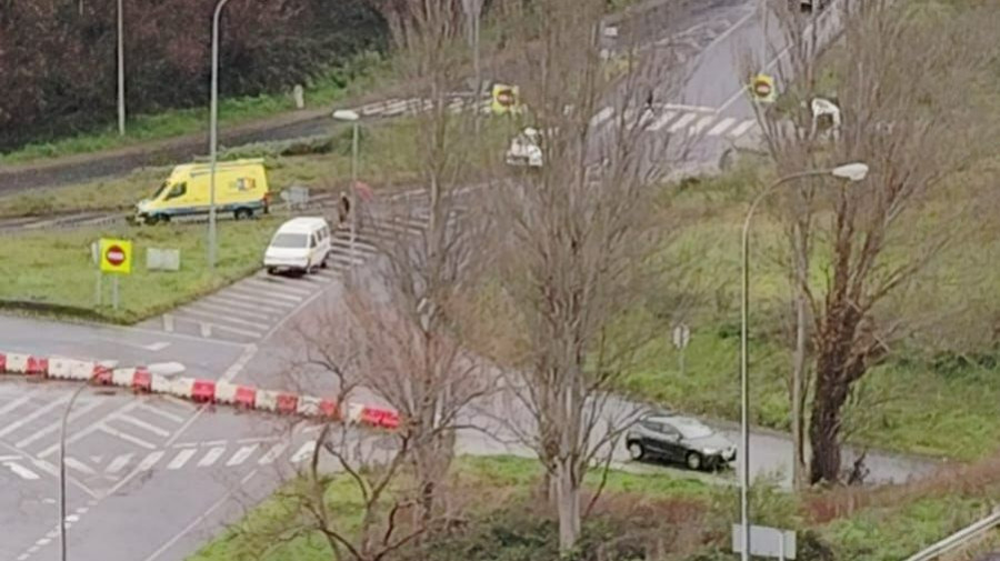 Un técnico sanitario herido en un accidente de tráfico en Caranza