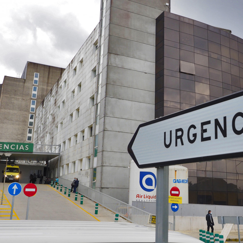 Cuatro heridos leves, dos de ellos menores, en una colisión entre dos turismos en Narón