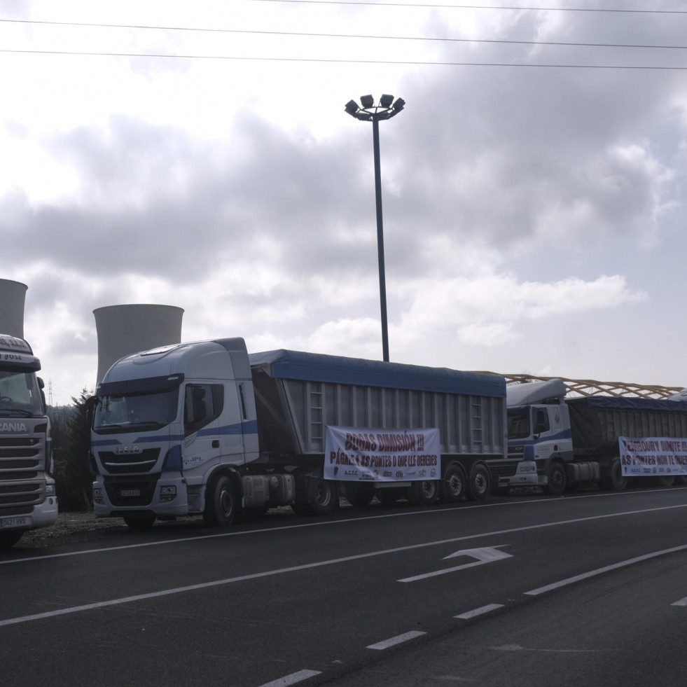 Los camioneros de As Pontes avanzan medidas de presión por el traslado de desechos