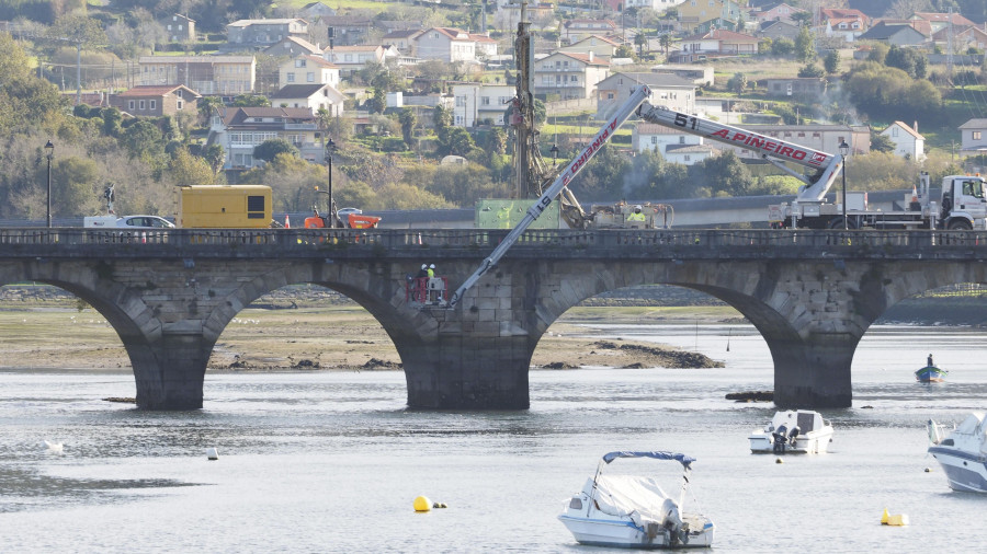 Exigen "alternativas y más medios" para las obras del puente de piedra entre Pontedeume y Cabanas