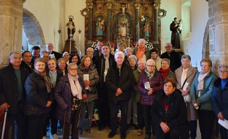 Emotivo homenaje en Cariño al párroco de Santa María da Pedra, Higinio Rodríguez