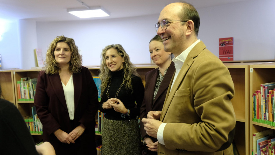 La Xunta pone en valor el día a día de la biblioteca municipal de Narón