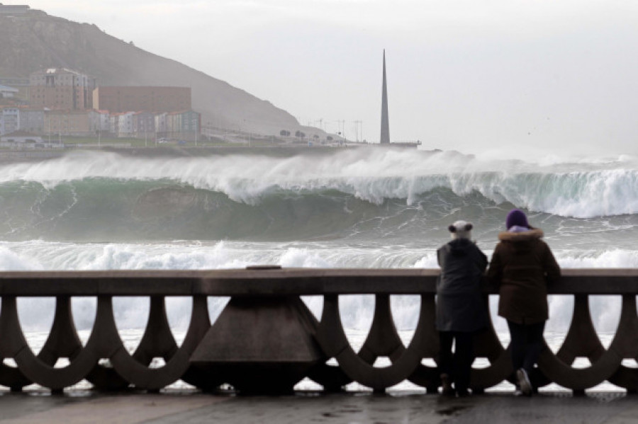 Galicia se prepara para un nuevo frente atlántico con aviso de riesgo por oleaje en A Coruña