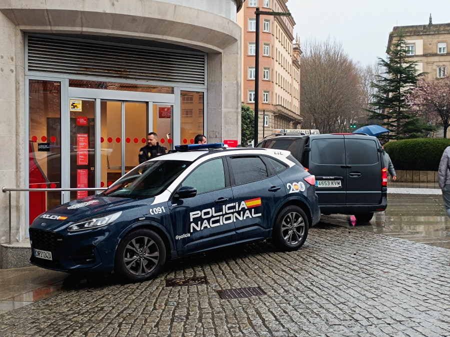 Fallece un septuagenario de Ferrol por causas naturales en la plaza de España