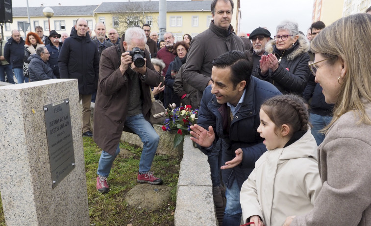 Rafael Pillado ya es eterno en el callejero de Ferrol: las imágenes del homenaje en el barrio de Caranza