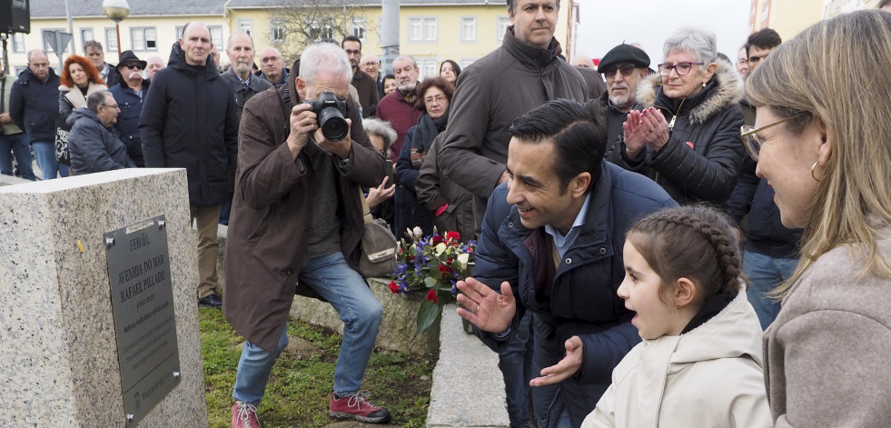 Rafael Pillado ya es eterno en el callejero de Ferrol: las imágenes del homenaje en el barrio de Caranza