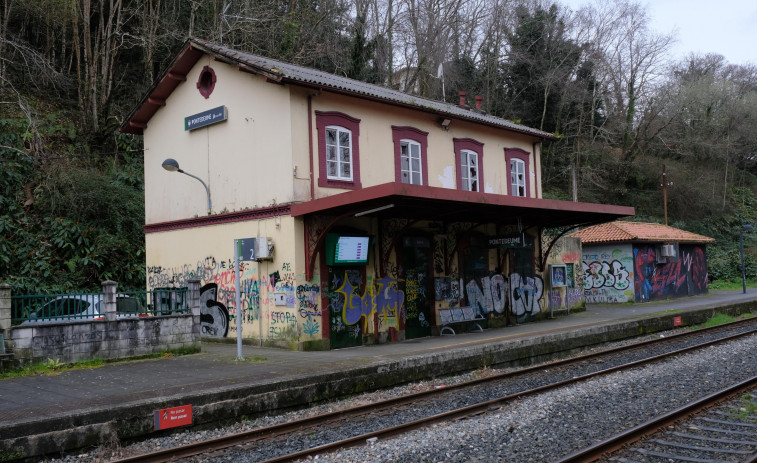 ADIF acondicionará el talud de la estación de Pontedeume y colocará cámaras de vigilancia