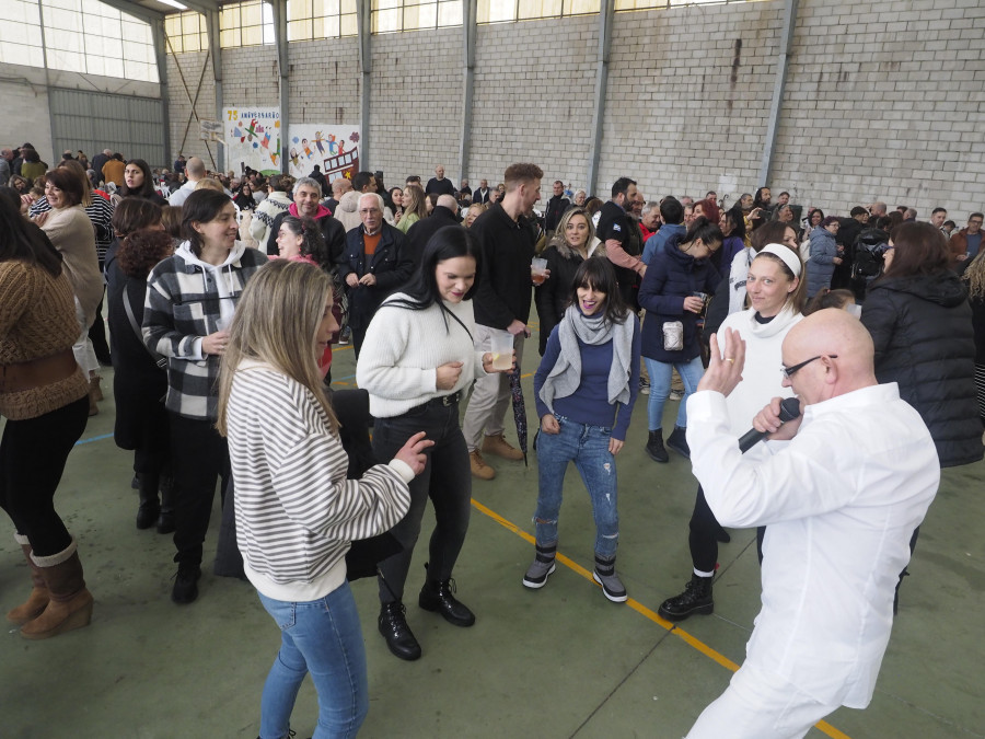 “Caranza nunca máis sen festas”, un lema que se cumple a rajatabla, también con el Entroido