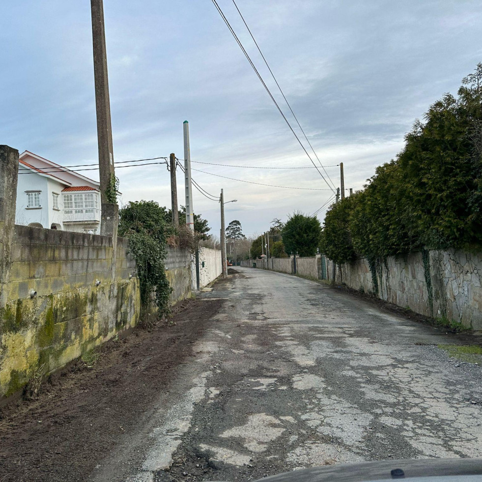 Comienzan los trabajos de mejora en el camino de O Castro, en Ares