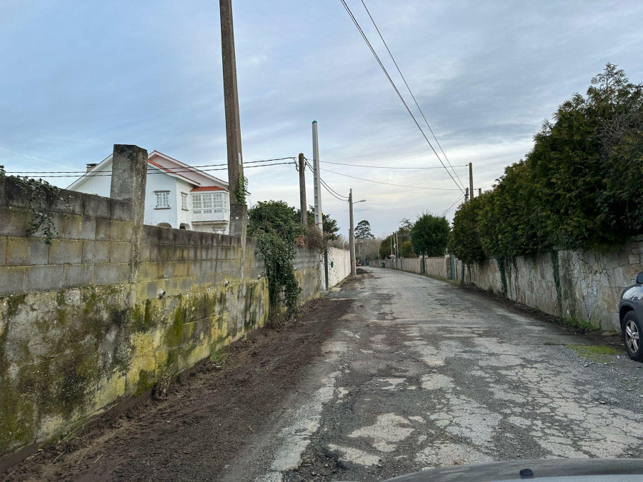 Comienzan los trabajos de mejora en el camino de O Castro, en Ares