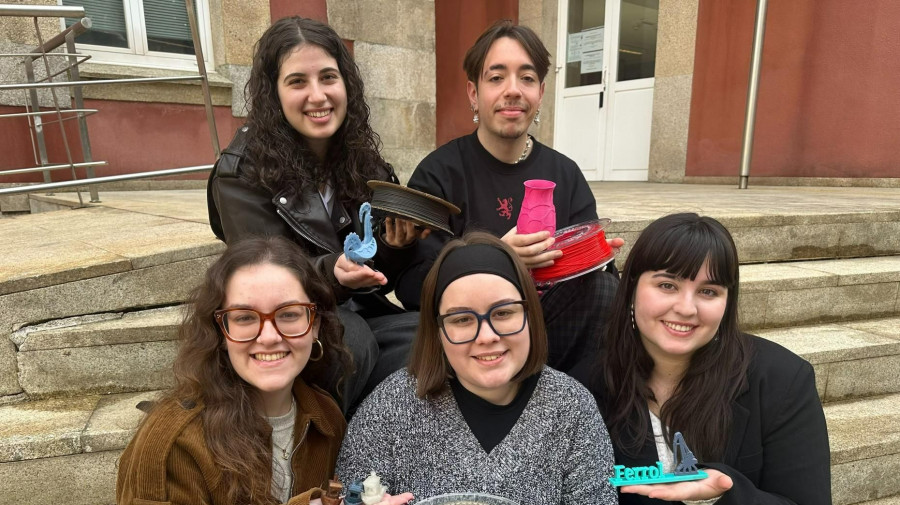 Alumnado de Diseño Industrial se implica en una "ruta universal" por el Campus de Ferrol