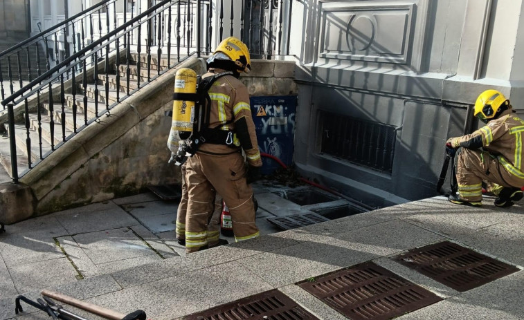 Vecinos de Ferrol denuncian que no reciben la lectura de la luz desde el incendio en Armas