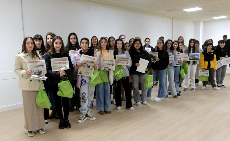 Las jóvenes promesas del dibujo y las letras recibieron el premio de Diario de Ferrol en su cuarto de siglo