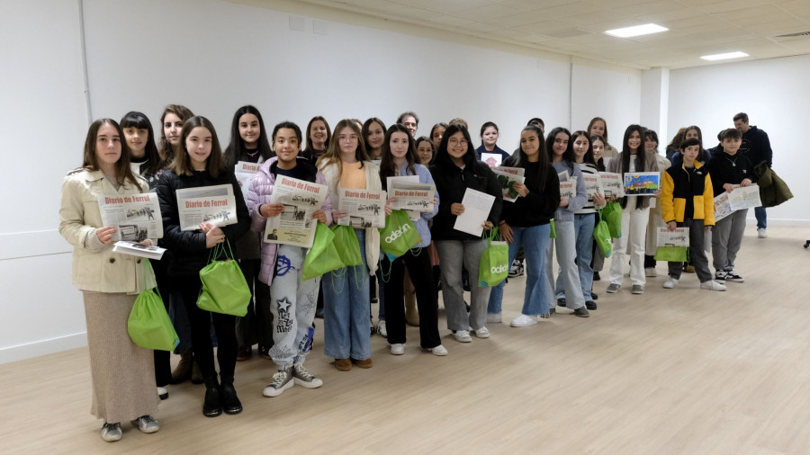 Las jóvenes promesas del dibujo y las letras recibieron el premio de Diario de Ferrol en su cuarto de siglo