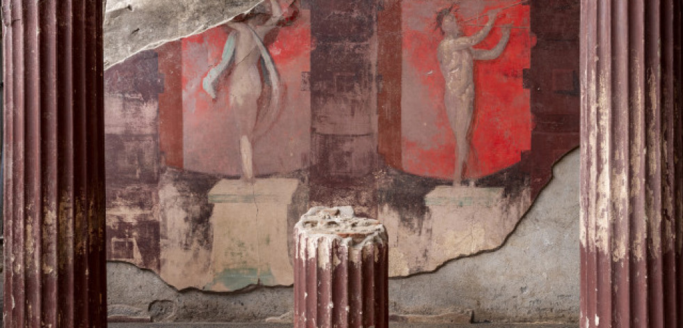 El dios Dioniso y su séquito de cazadoras reaparecen a tamaño real en un fresco de Pompeya