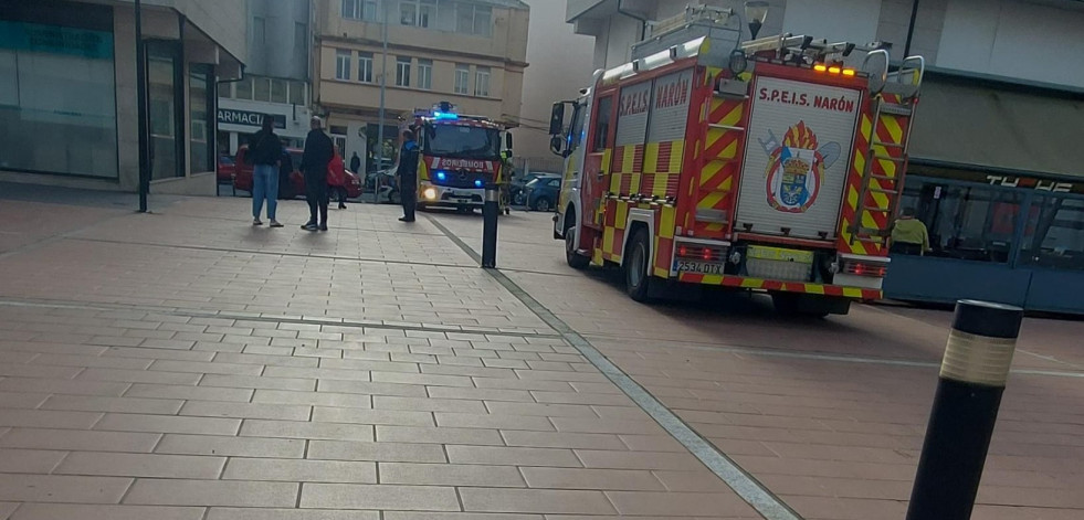 Evacuada la plaza Tranvías de Narón por una fuga de gas