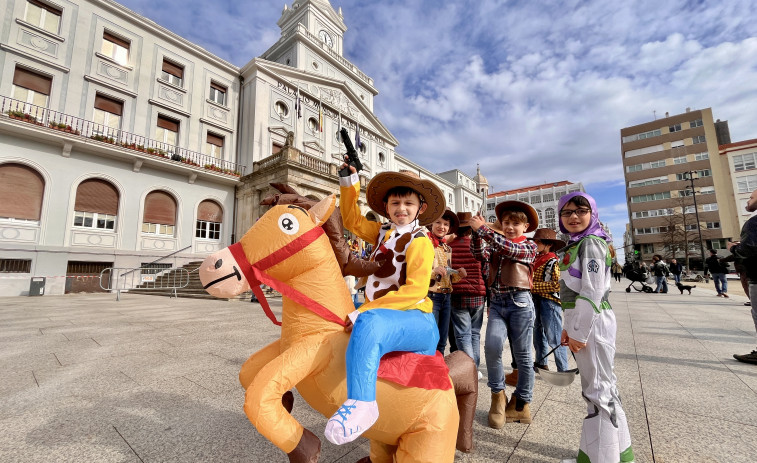 Imágenes de las comparsas de carnaval del Colegio Tirso de Molina