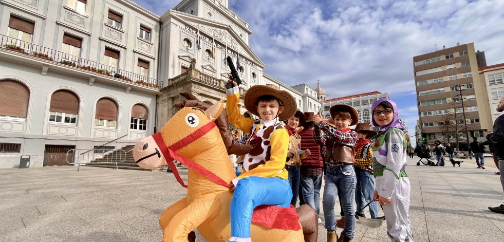 Imágenes de las comparsas de carnaval del Colegio Tirso de Molina