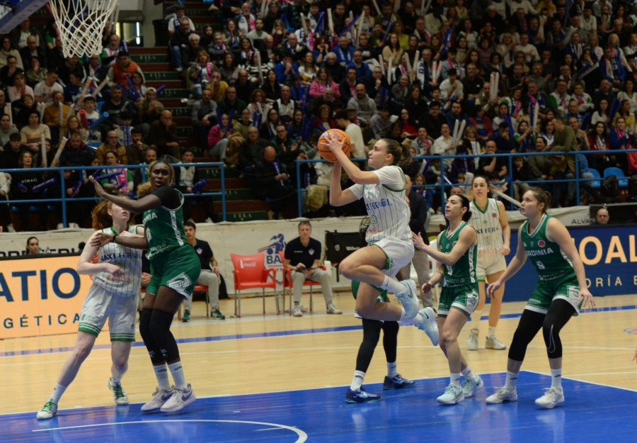 Àngela Mataix:  “Es un sueño, ninguna se esperaba estar en semis. Ahora a descansar, celebrar y Valencia”