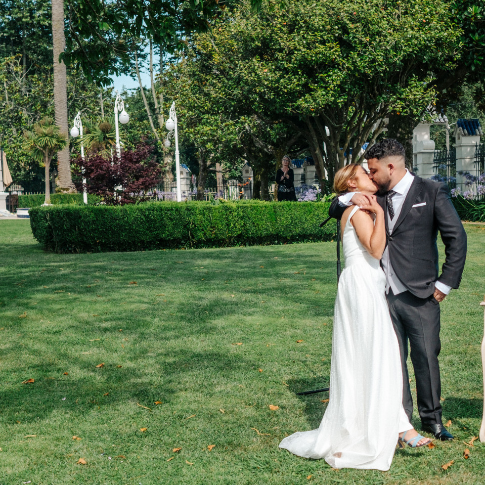 Menos bodas y cada vez más tarde: balance de nupcialidad en Ferrolterra