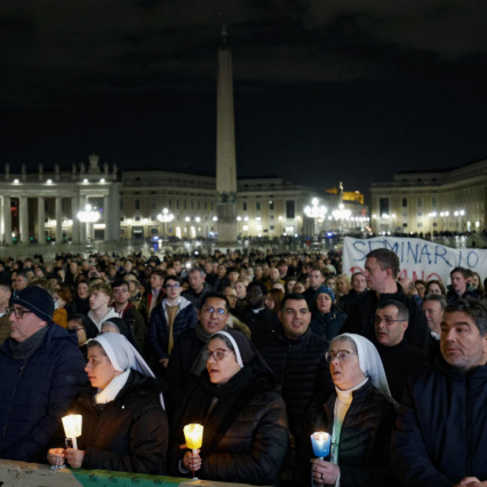 El papa pasa una noche tranquila tras el empeoramiento de su cuadro respiratorio