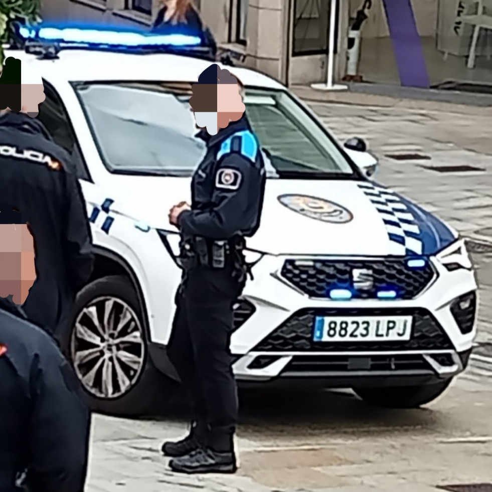 La Policía detiene a un joven acusado de amenazar en Ribeira al dueño de un local de copas con una katana