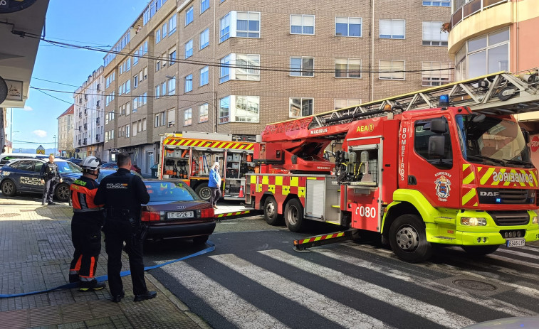 Movilizados los bomberos de Ferrol por un incendio en Ultramar