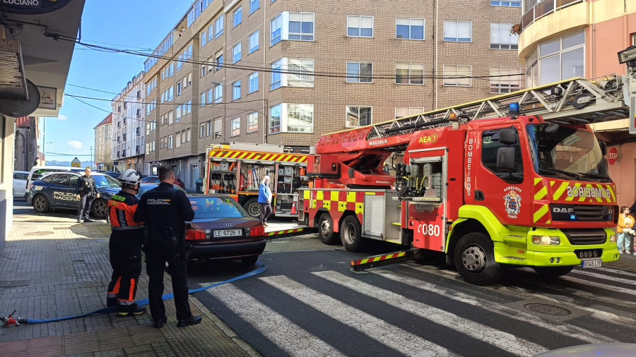 Movilizados los bomberos de Ferrol por un incendio en Ultramar