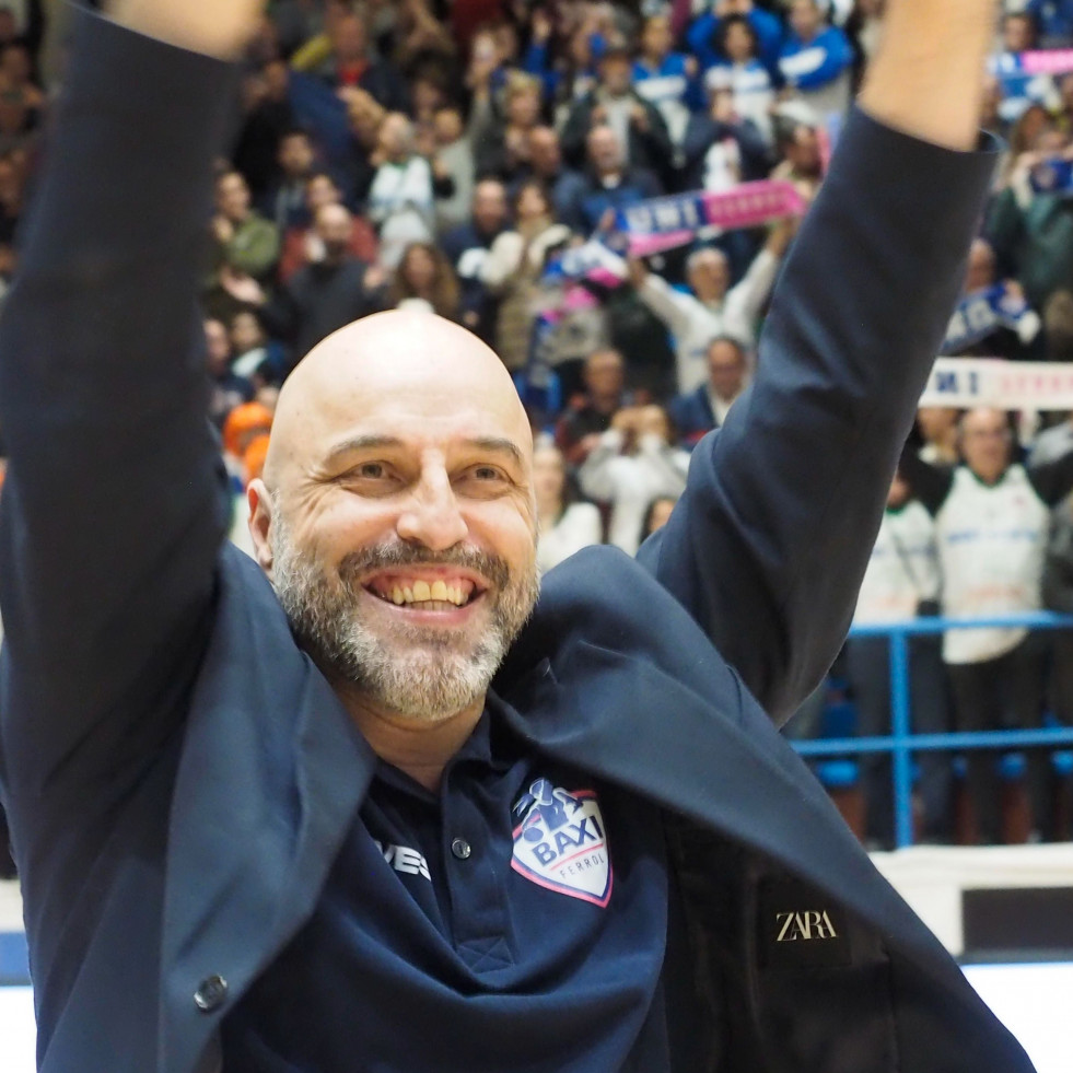 Lino López, entrenador del Baxi Ferrol: 