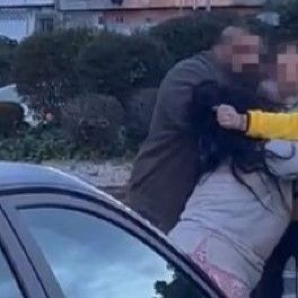 A tirones de pelo y parando el tráfico en A Gándara: dos mujeres se enzarzan en una pelea en Ferrol