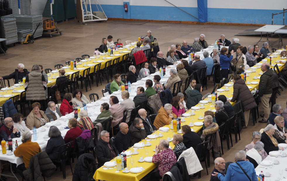 Multitudinario encuentro con la gastronomía del entroido en Neda