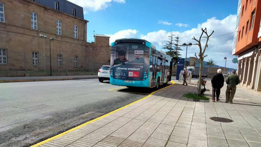 Habilitada la nueva parada de bus en el barrio de Ferrol Vello