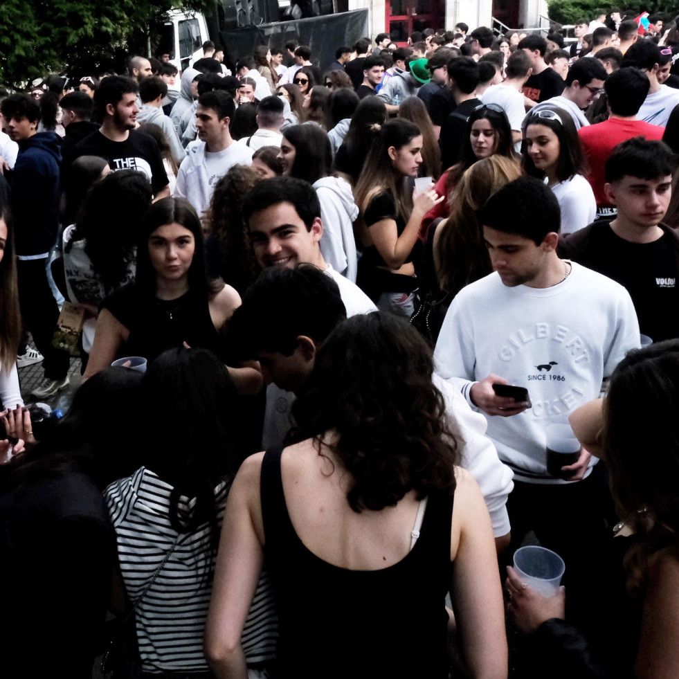 San Pepe 2025: botellas y vales de regalo, entre los premios que se reparten en la fiesta universitaria de Ferrol