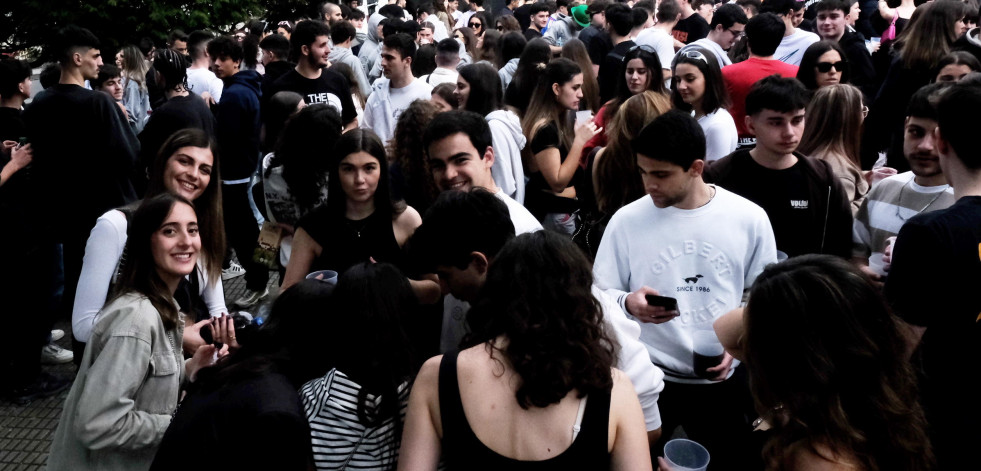 San Pepe 2025: botellas y vales de regalo, entre los premios que se reparten en la fiesta universitaria de Ferrol