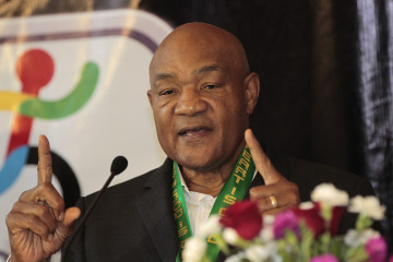 MEX064. BOGOTÁ (COLOMBIA), 21/03/2025.- Fotografía de archivo del 23 de octubre de 2018 del boxeador estadounidense George Foreman, hablando durante una rueda de prensa en Ciudad de México (México