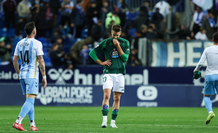 El Racing de Ferrol, devorado por el lobo malagueño