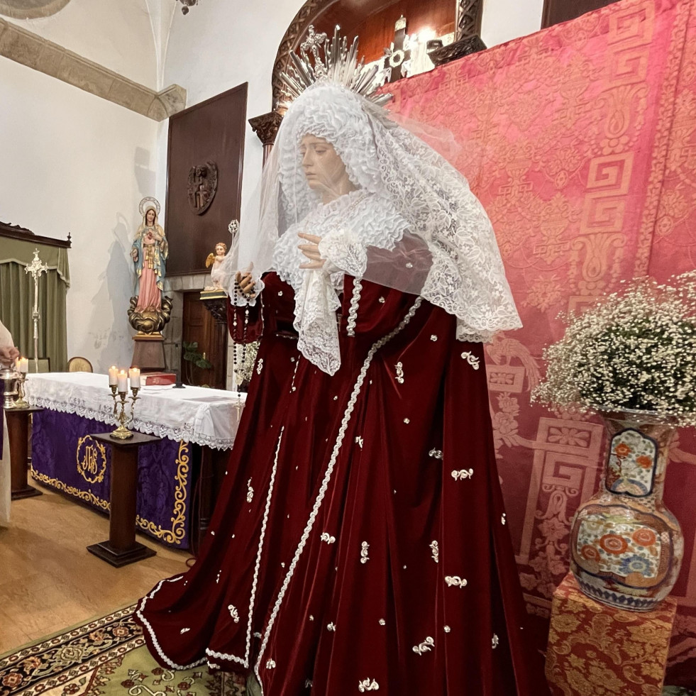 El obispo dio la bendición a la nueva imagen de la Virgen de los Desamparados en Esteiro