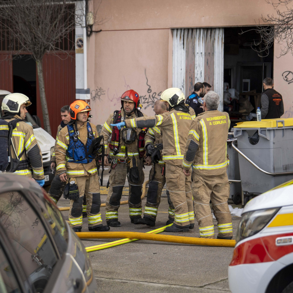 Un herido en el incendio de una vivienda en Culleredo