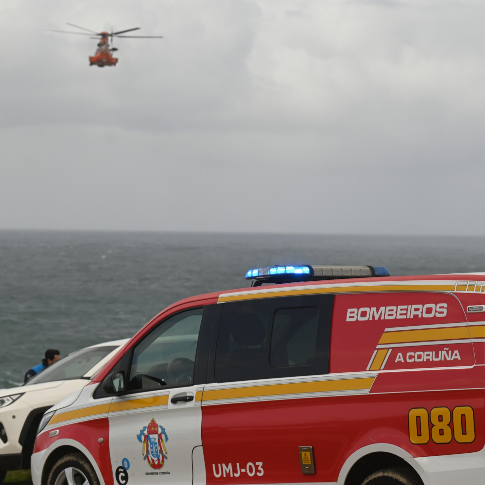 Buscan en A Coruña a un hombre que cayó al mar en la zona de la Torre de Hércules