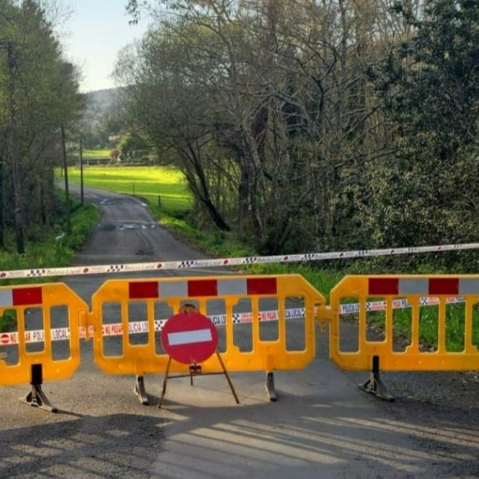 Cierre al tráfico en un vial de Valdoviño que debe arreglar el Concello de Ferrol